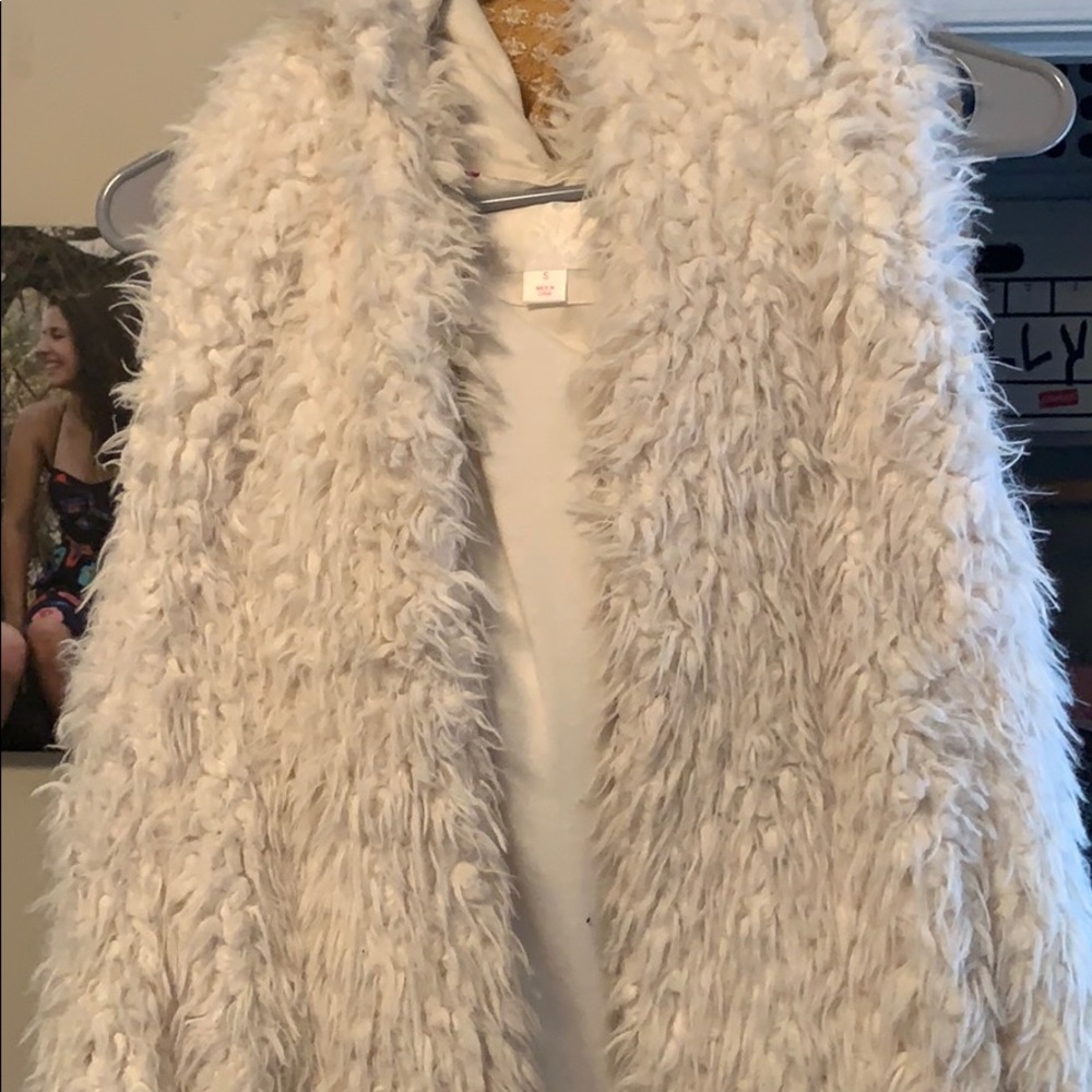 Sherpa hooded vest - Picture 5 of 5